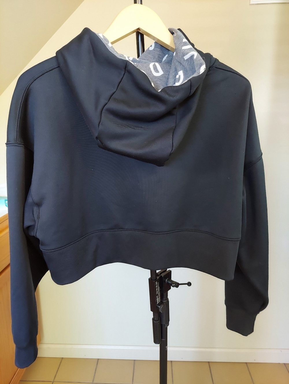 Nike Dri Fit Black Cropped Pullover Hoodie White Swoosh Logo Size Small - Picture 7 of 10
